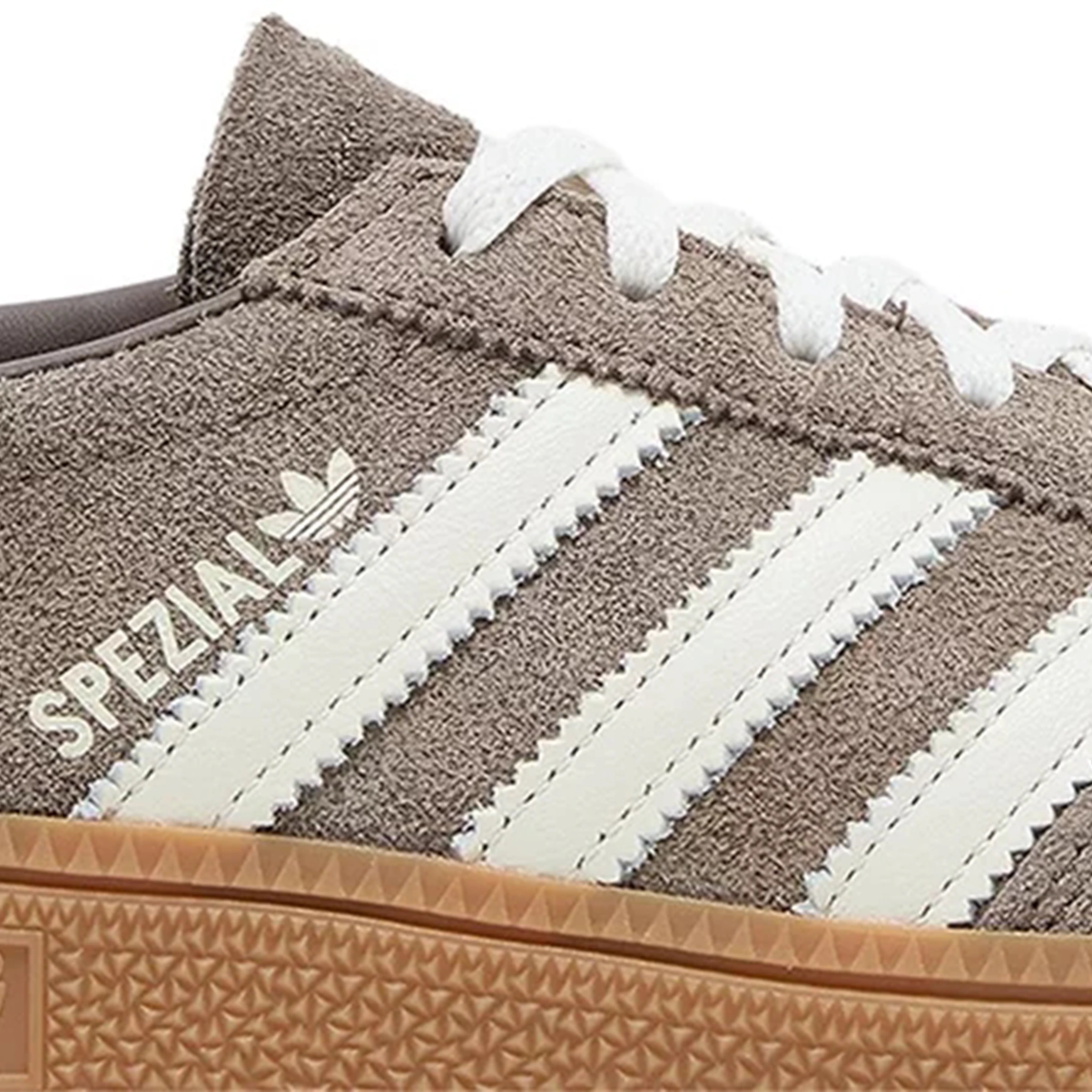 Detail view of Adidas Wmns Handball Spezial Earth Strata Gum (W) IF6490